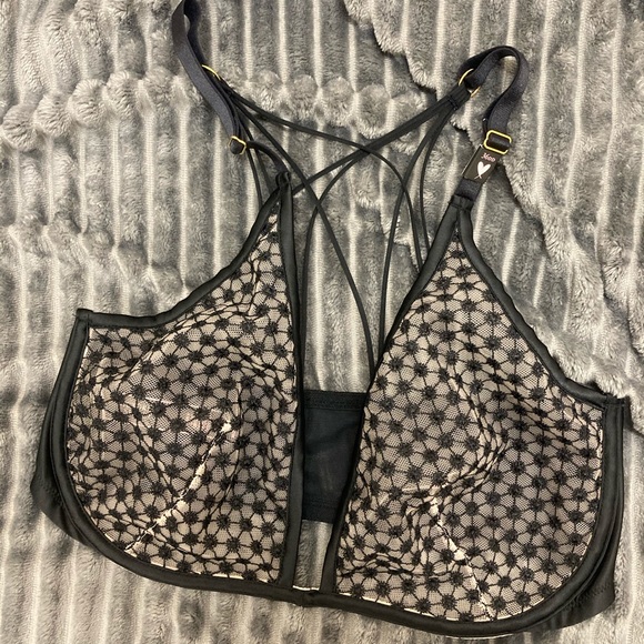 Victoria's Secret Other - Victoria’s Secret 36DD Unlined Plunge Bra